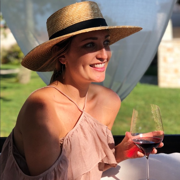 Meet your Posher, Megan - Picture 1 of 8